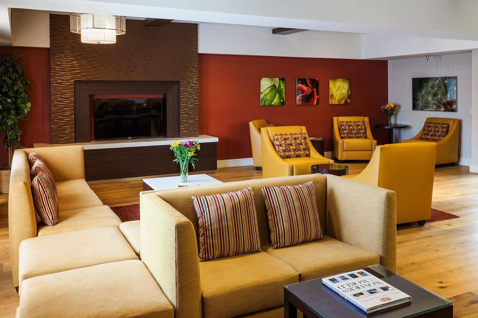 Holiday Inn Express Simi Valley, An Ihg Hotel Exterior foto